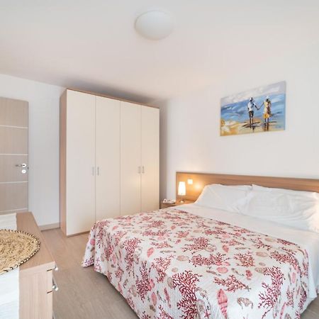 Residenza Monica Apartment Lignano Sabbiadoro Luaran gambar