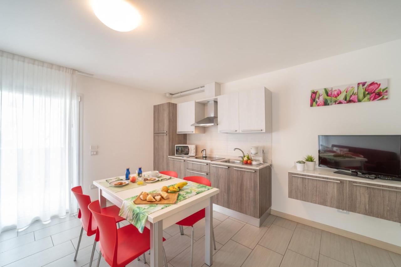 Residenza Monica Apartment Lignano Sabbiadoro Luaran gambar