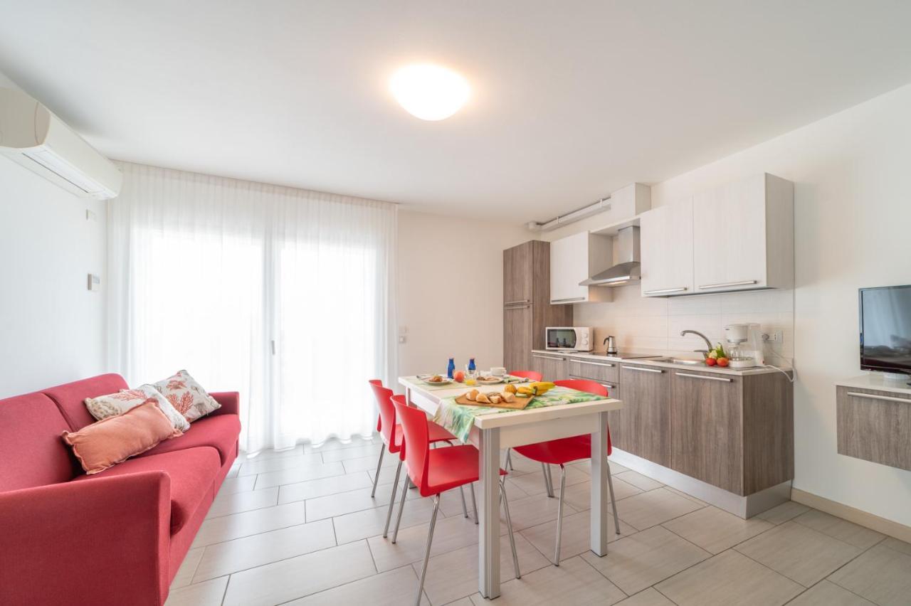 Residenza Monica Apartment Lignano Sabbiadoro Luaran gambar