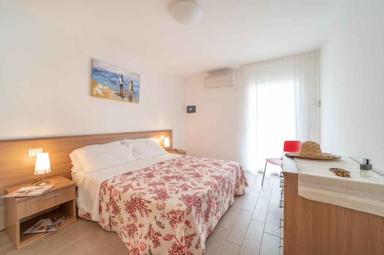 Residenza Monica Apartment Lignano Sabbiadoro Luaran gambar