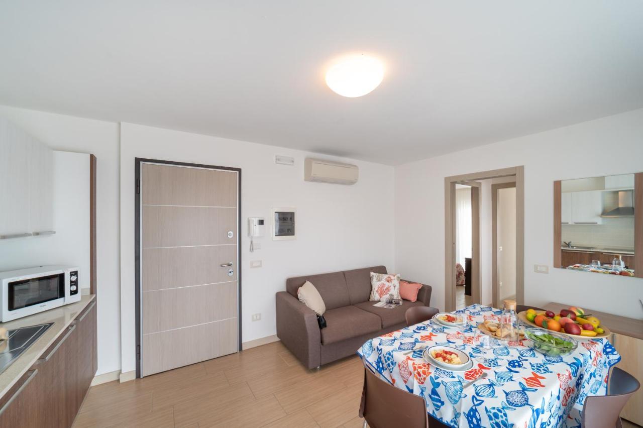 Residenza Monica Apartment Lignano Sabbiadoro Luaran gambar