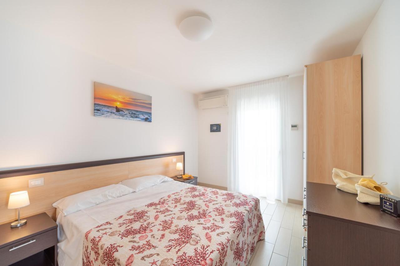 Residenza Monica Apartment Lignano Sabbiadoro Luaran gambar