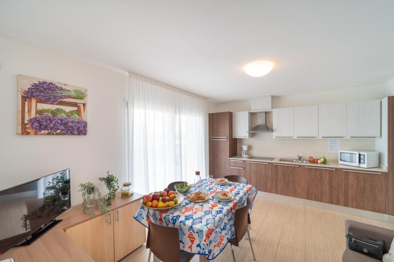 Residenza Monica Apartment Lignano Sabbiadoro Luaran gambar