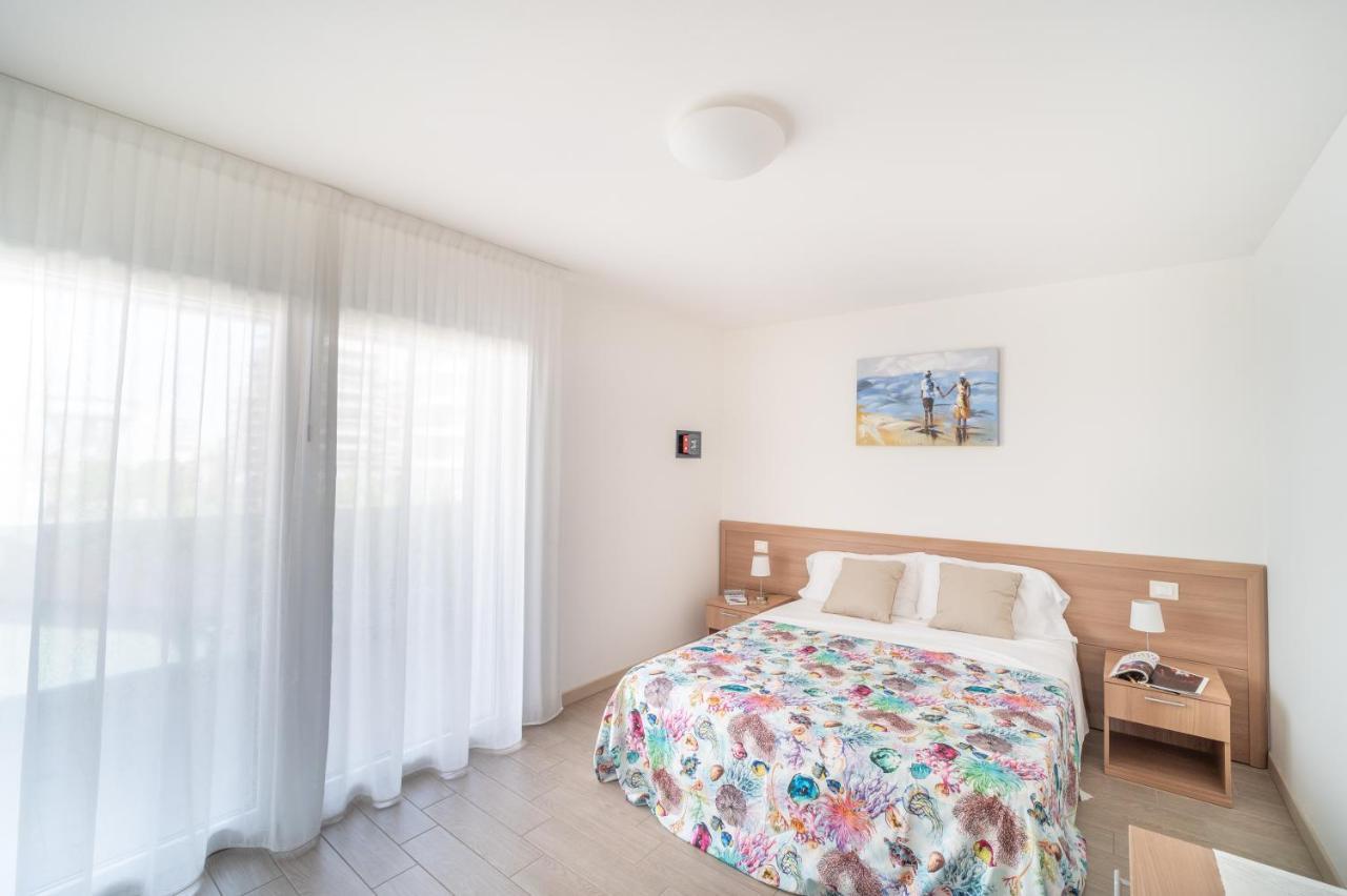 Residenza Monica Apartment Lignano Sabbiadoro Luaran gambar