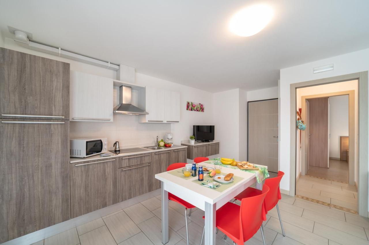 Residenza Monica Apartment Lignano Sabbiadoro Luaran gambar