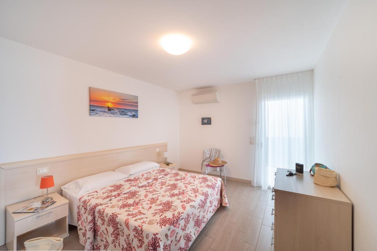 Residenza Monica Apartment Lignano Sabbiadoro Luaran gambar