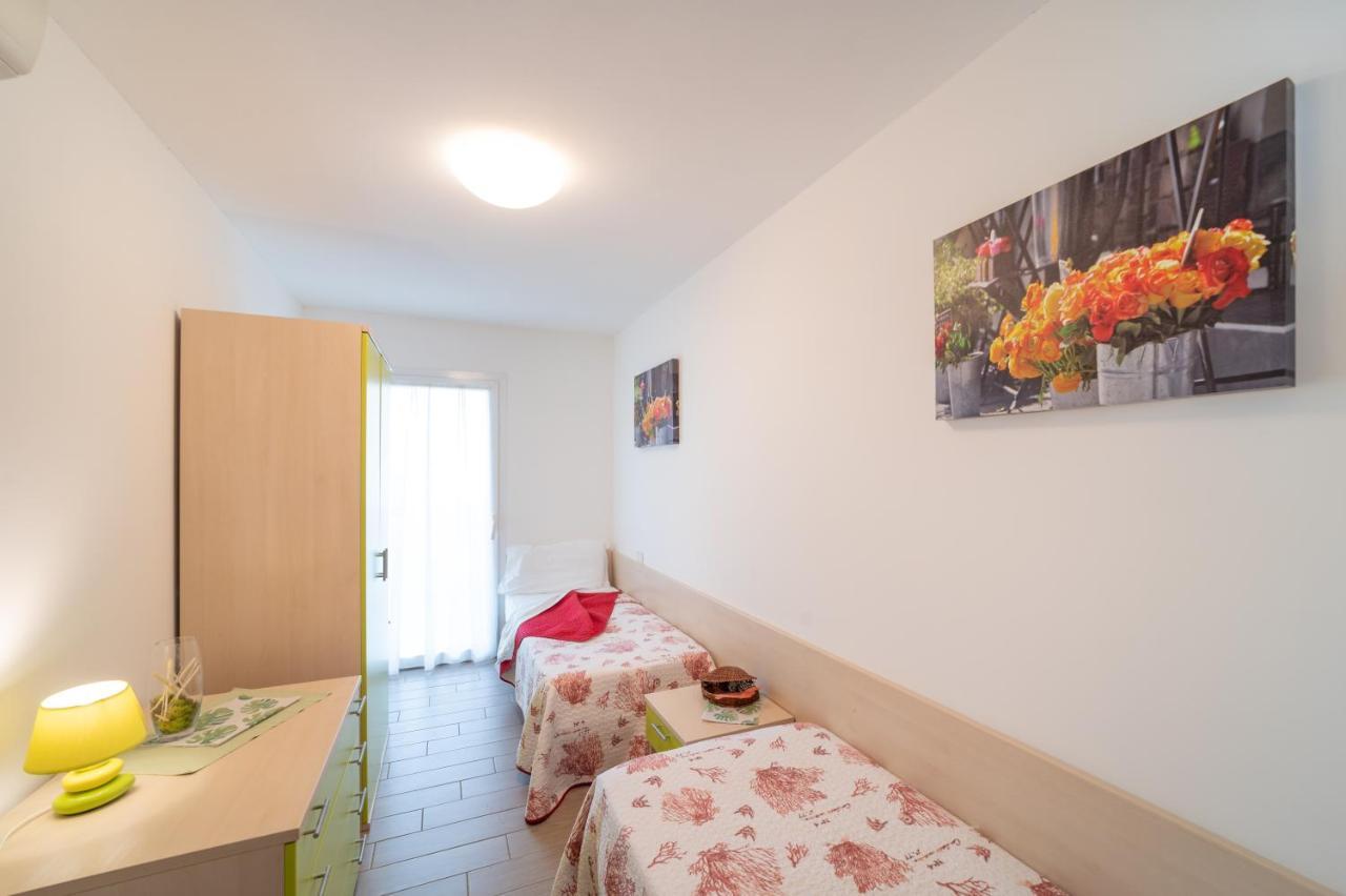 Residenza Monica Apartment Lignano Sabbiadoro Luaran gambar