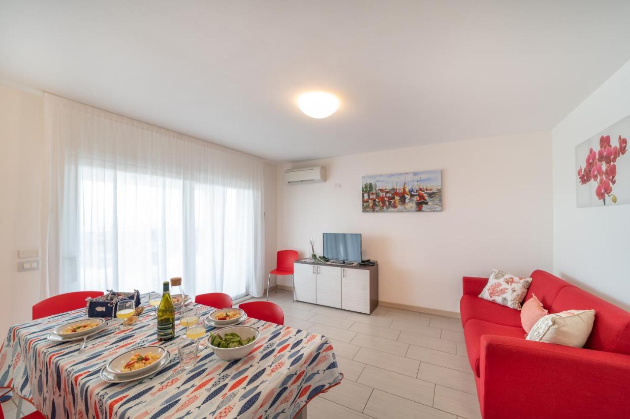 Residenza Monica Apartment Lignano Sabbiadoro Luaran gambar